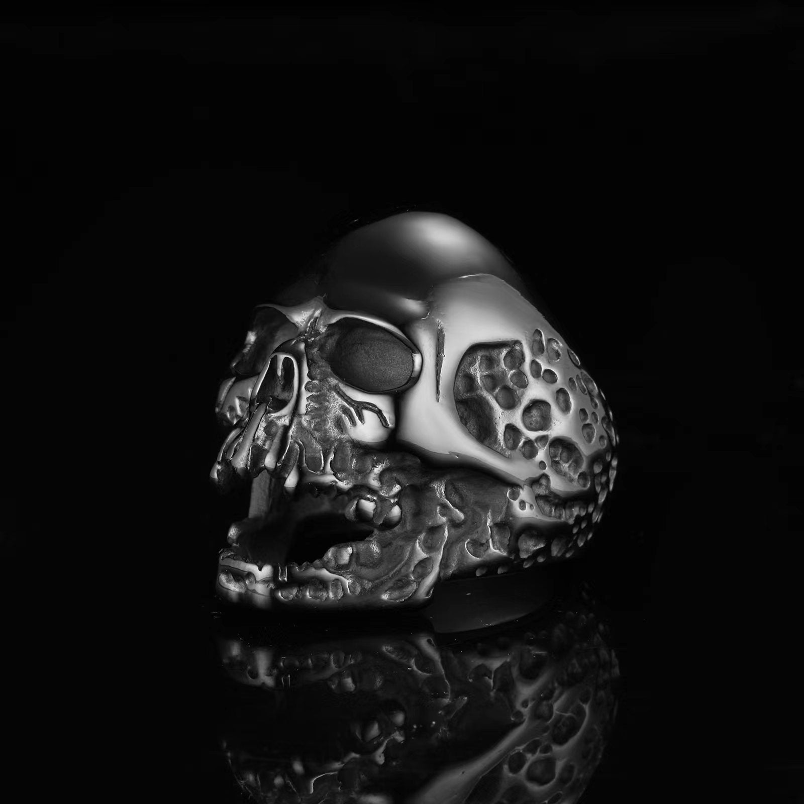 OBSIDIAN SKULL. - BLACK